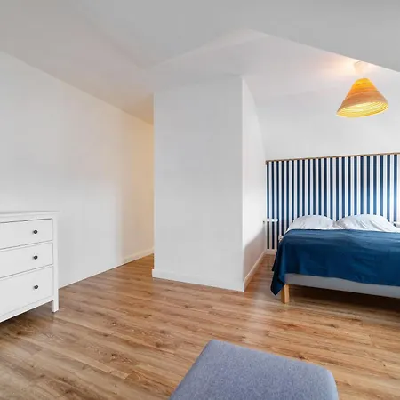 Biale Piaski 亚斯塔尔尼亚